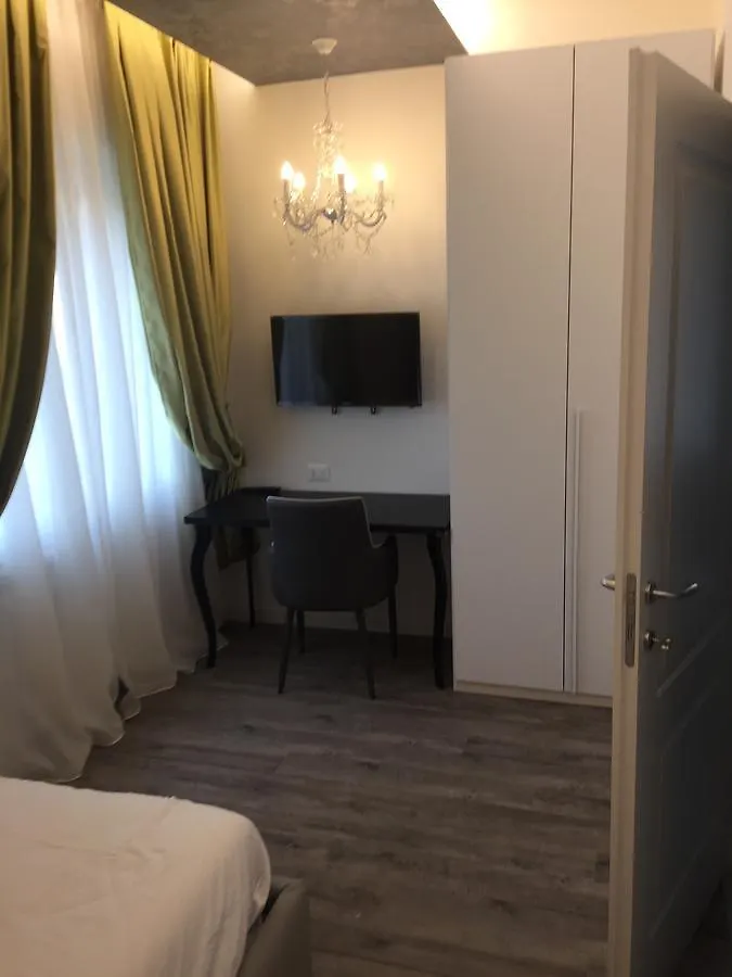 Double A Guest House Mestre Italia